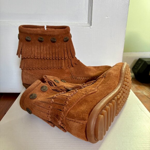 NWOT Minnetonka Brown Suede Moccasins with Fringe - Picture 11 of 11